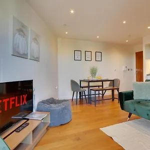City View Haven: Spacious 2-bed With Netflix In Center Sheffield